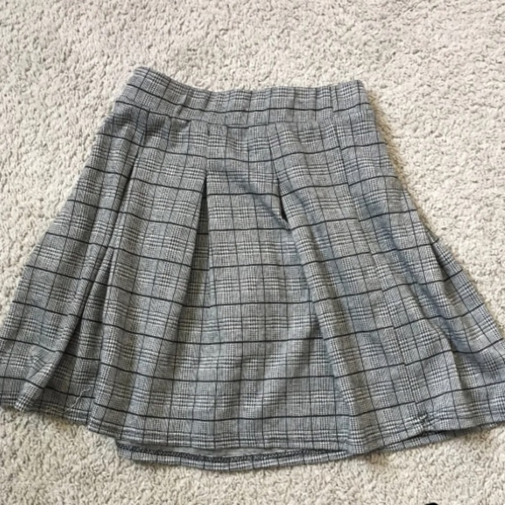 Grey plaid pleated skirt